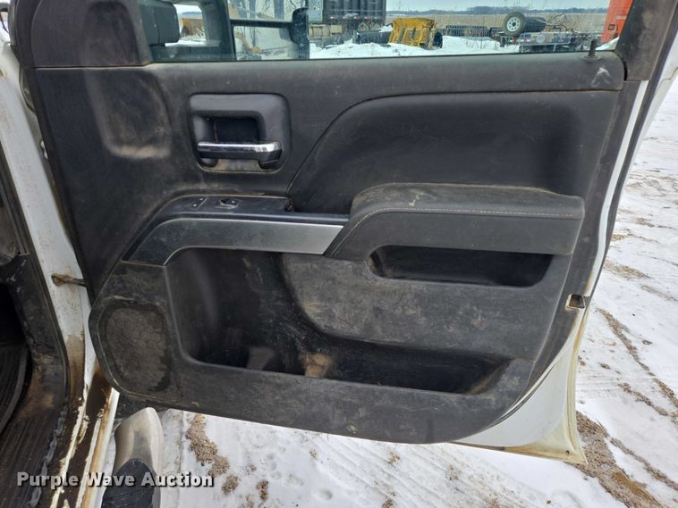 image for item ES2828 2016 Chevrolet Silverado 3500HD Crew Cab pickup truck