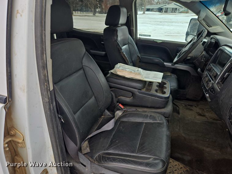 image for item ES2828 2016 Chevrolet Silverado 3500HD Crew Cab pickup truck