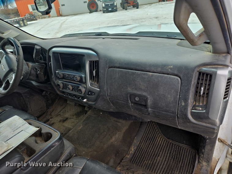 image for item ES2828 2016 Chevrolet Silverado 3500HD Crew Cab pickup truck