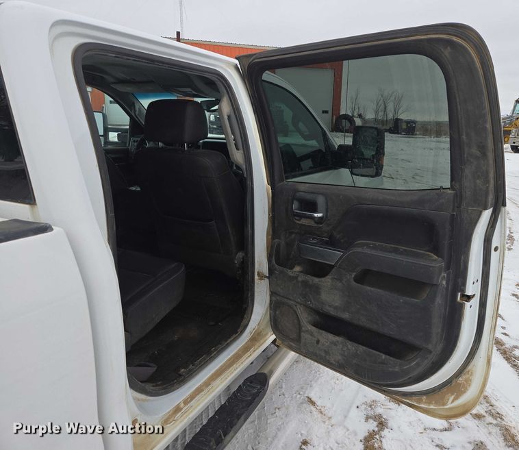 image for item ES2828 2016 Chevrolet Silverado 3500HD Crew Cab pickup truck