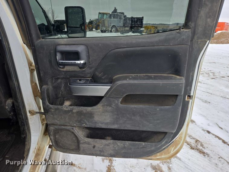 image for item ES2828 2016 Chevrolet Silverado 3500HD Crew Cab pickup truck