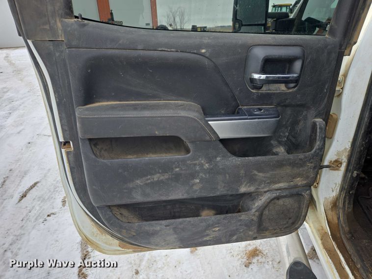 image for item ES2828 2016 Chevrolet Silverado 3500HD Crew Cab pickup truck