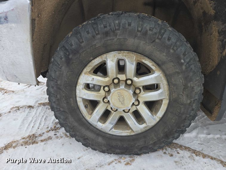 image for item ES2828 2016 Chevrolet Silverado 3500HD Crew Cab pickup truck