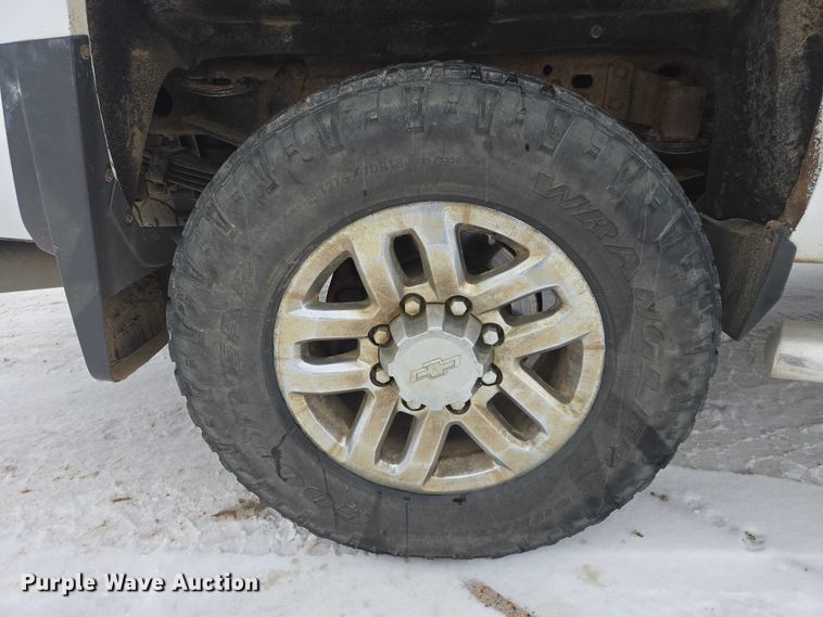 image for item ES2828 2016 Chevrolet Silverado 3500HD Crew Cab pickup truck