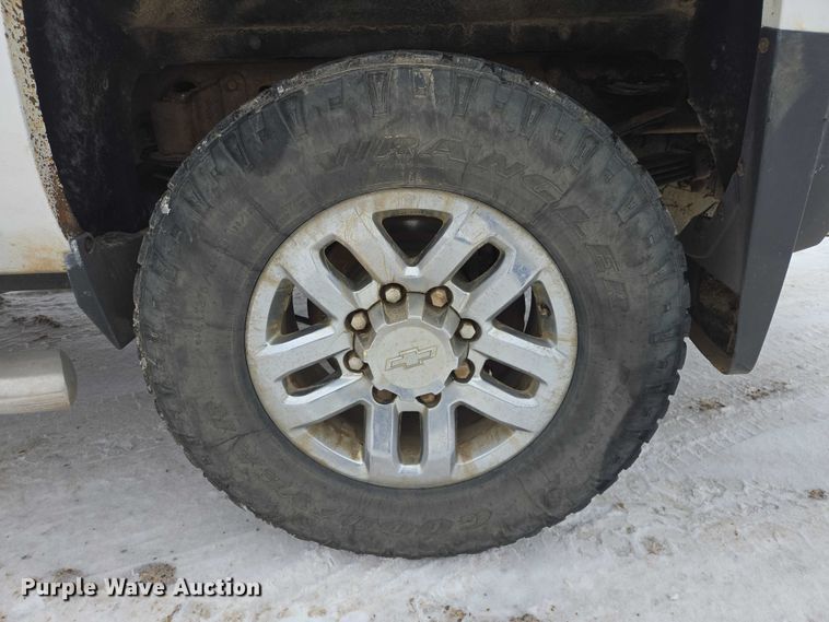 image for item ES2828 2016 Chevrolet Silverado 3500HD Crew Cab pickup truck