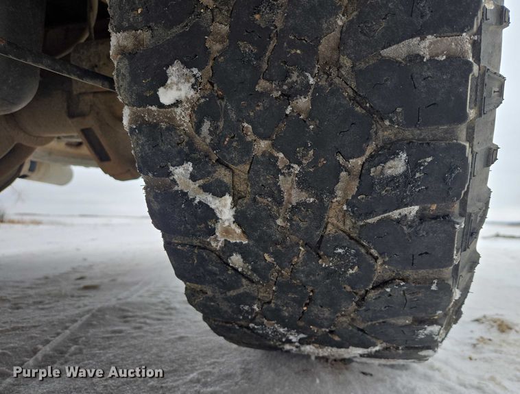 image for item ES2828 2016 Chevrolet Silverado 3500HD Crew Cab pickup truck