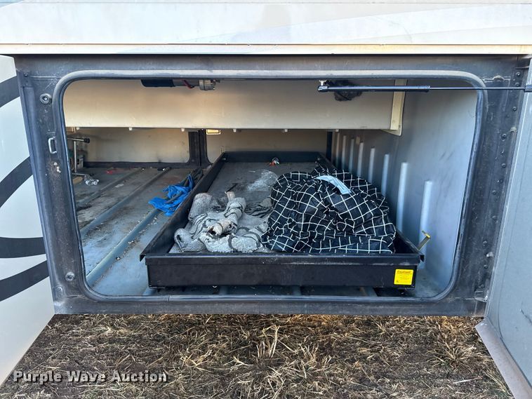 image for item ES5677 2007 Holiday Rambler Endeavour RV