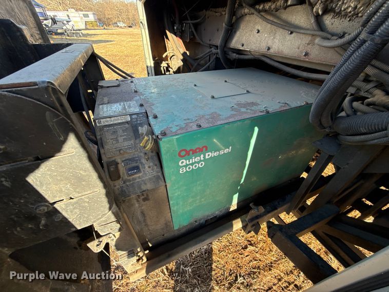 image for item ES5677 2007 Holiday Rambler Endeavour RV