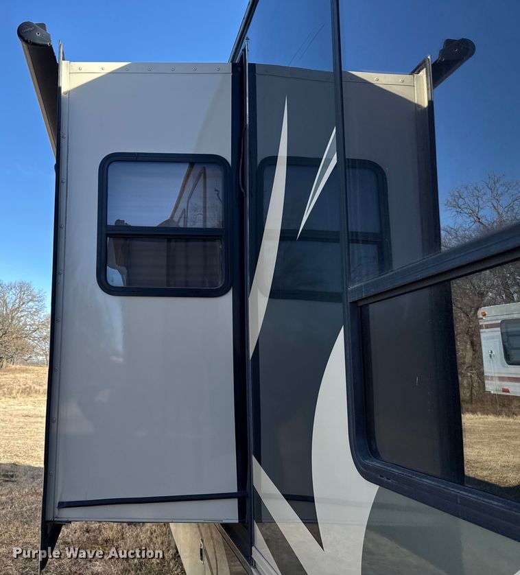 image for item ES5677 2007 Holiday Rambler Endeavour RV