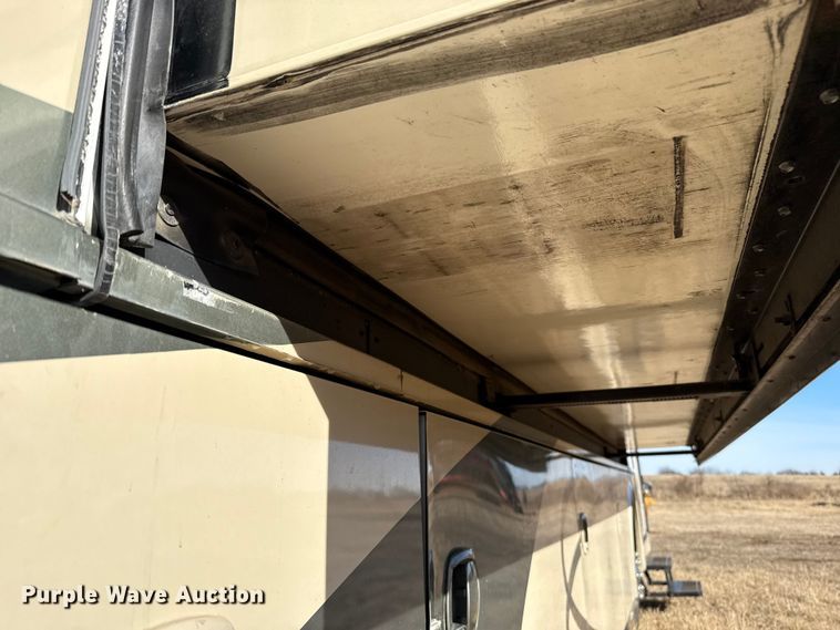 image for item ES5677 2007 Holiday Rambler Endeavour RV