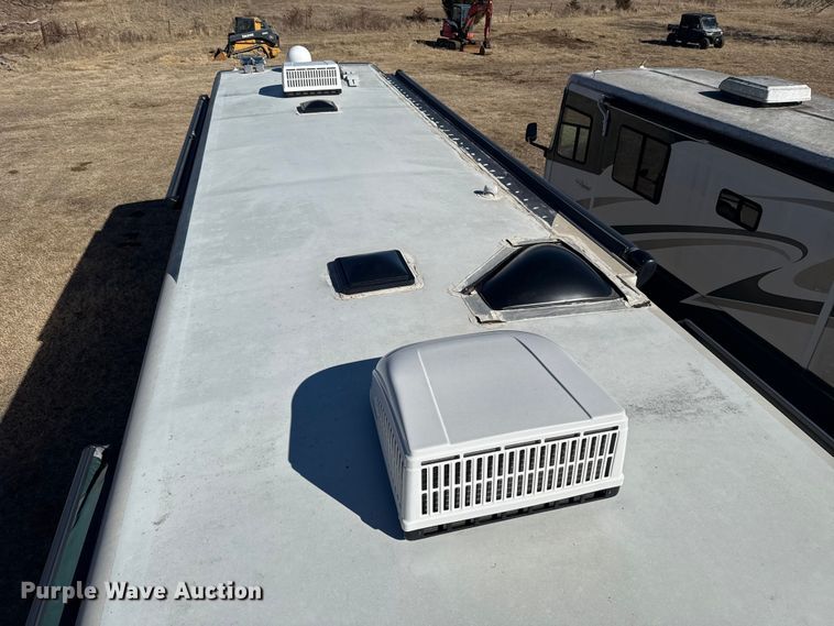 image for item ES5677 2007 Holiday Rambler Endeavour RV