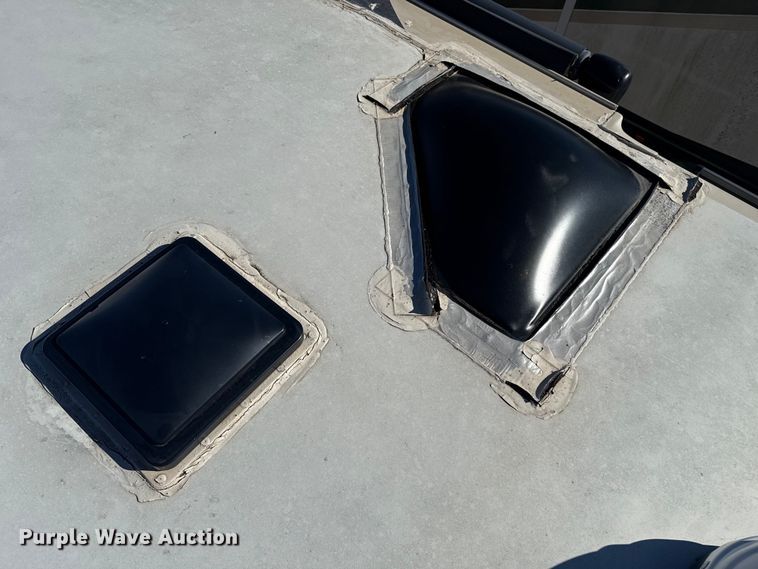 image for item ES5677 2007 Holiday Rambler Endeavour RV