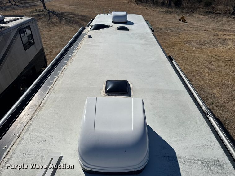 image for item ES5677 2007 Holiday Rambler Endeavour RV