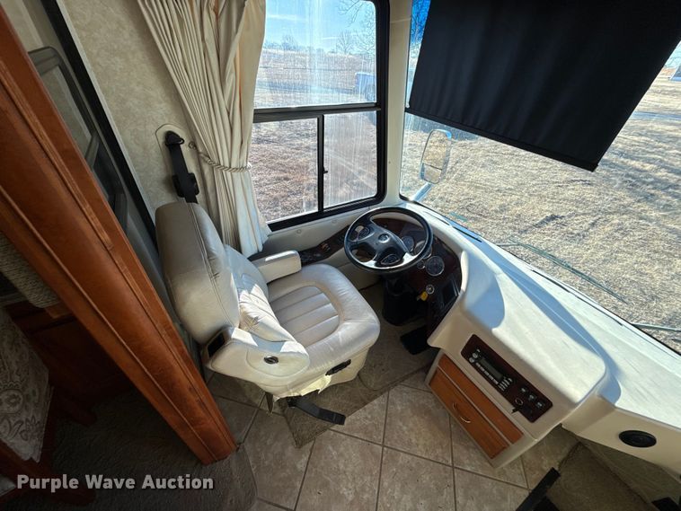 image for item ES5677 2007 Holiday Rambler Endeavour RV