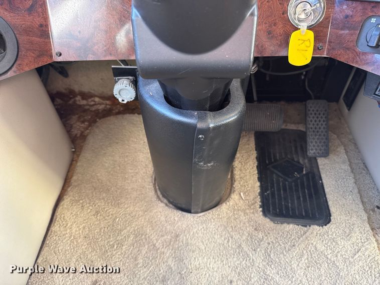 image for item ES5677 2007 Holiday Rambler Endeavour RV