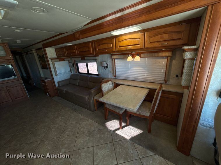 image for item ES5677 2007 Holiday Rambler Endeavour RV