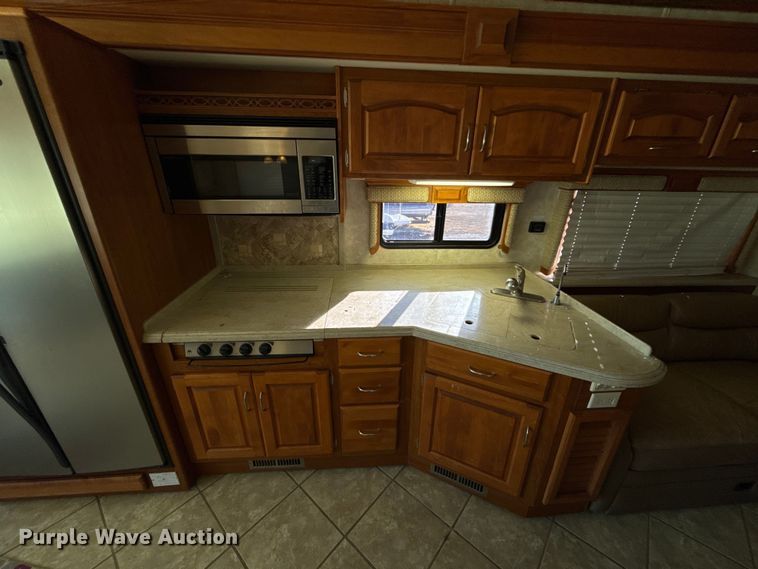 image for item ES5677 2007 Holiday Rambler Endeavour RV