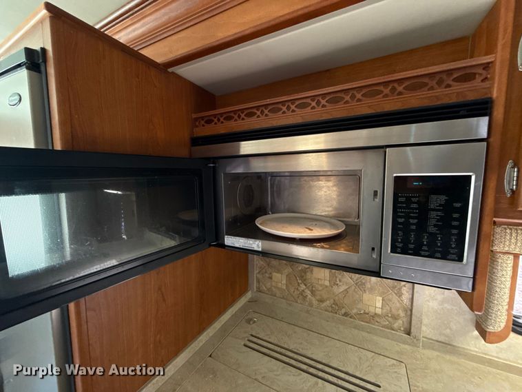 image for item ES5677 2007 Holiday Rambler Endeavour RV