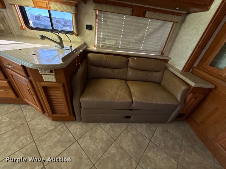 image for item ES5677 2007 Holiday Rambler Endeavour RV