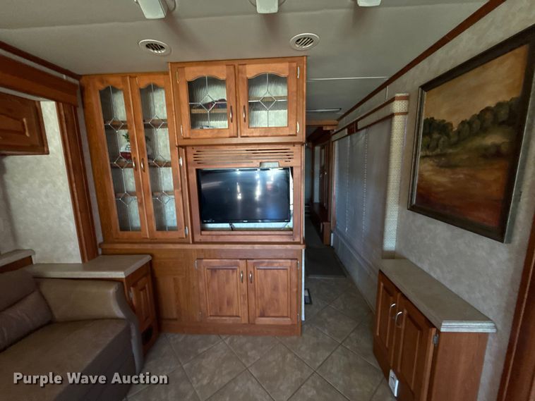 image for item ES5677 2007 Holiday Rambler Endeavour RV