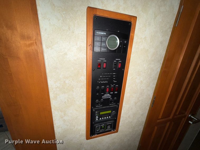 image for item ES5677 2007 Holiday Rambler Endeavour RV