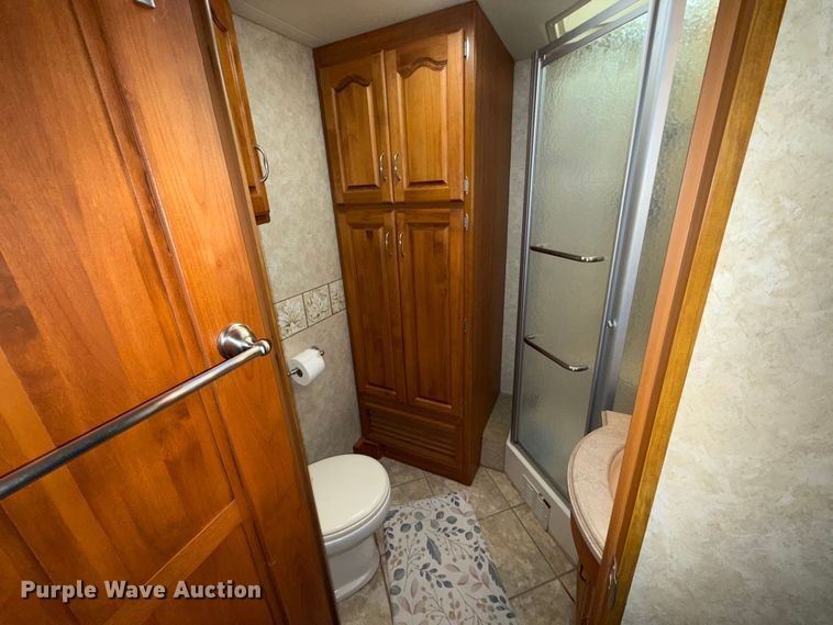 image for item ES5677 2007 Holiday Rambler Endeavour RV