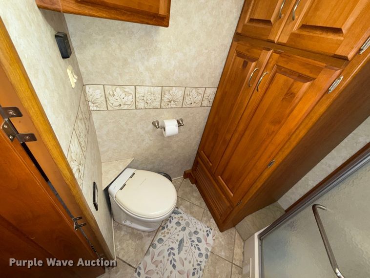 image for item ES5677 2007 Holiday Rambler Endeavour RV