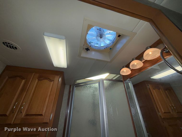 image for item ES5677 2007 Holiday Rambler Endeavour RV