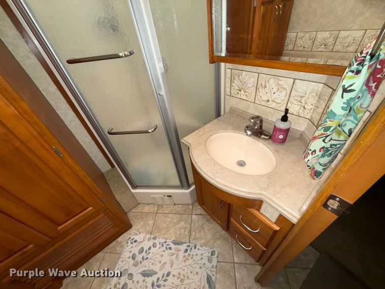 image for item ES5677 2007 Holiday Rambler Endeavour RV