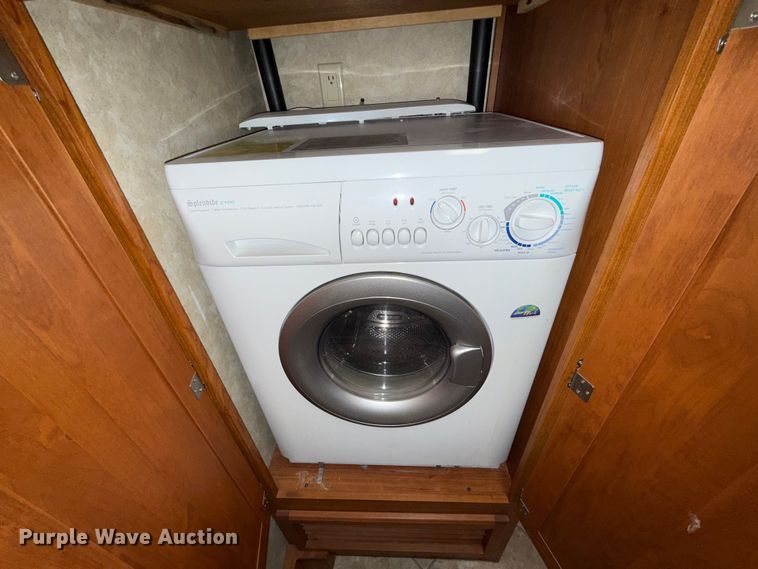 image for item ES5677 2007 Holiday Rambler Endeavour RV