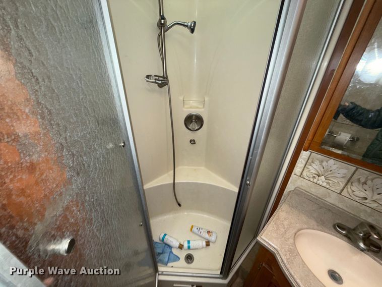 image for item ES5677 2007 Holiday Rambler Endeavour RV