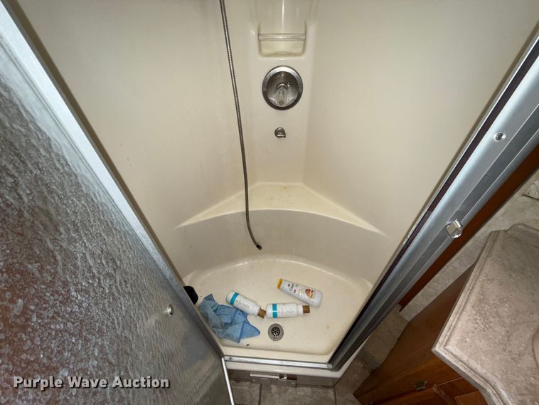 image for item ES5677 2007 Holiday Rambler Endeavour RV