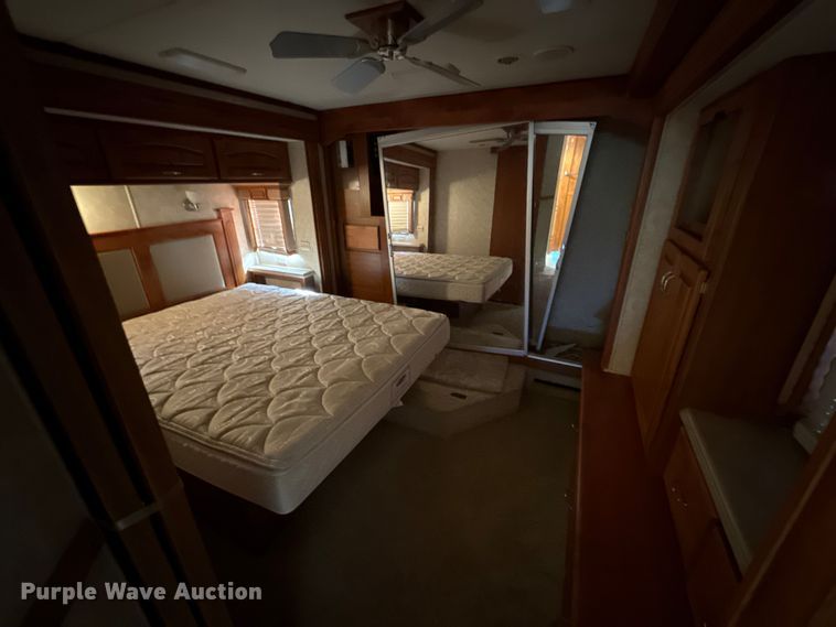 image for item ES5677 2007 Holiday Rambler Endeavour RV