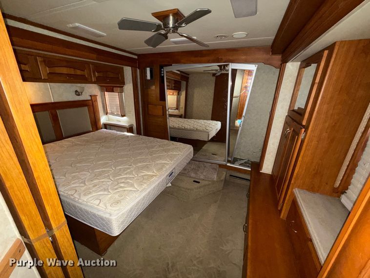 image for item ES5677 2007 Holiday Rambler Endeavour RV