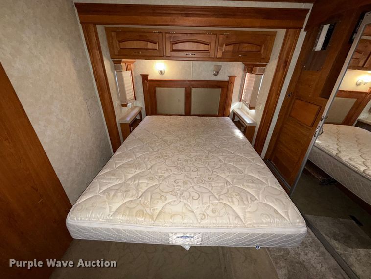 image for item ES5677 2007 Holiday Rambler Endeavour RV