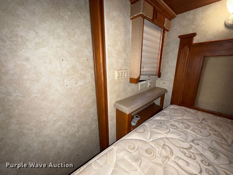 image for item ES5677 2007 Holiday Rambler Endeavour RV