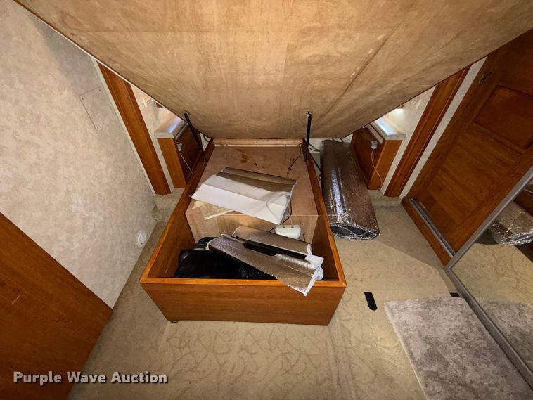 image for item ES5677 2007 Holiday Rambler Endeavour RV