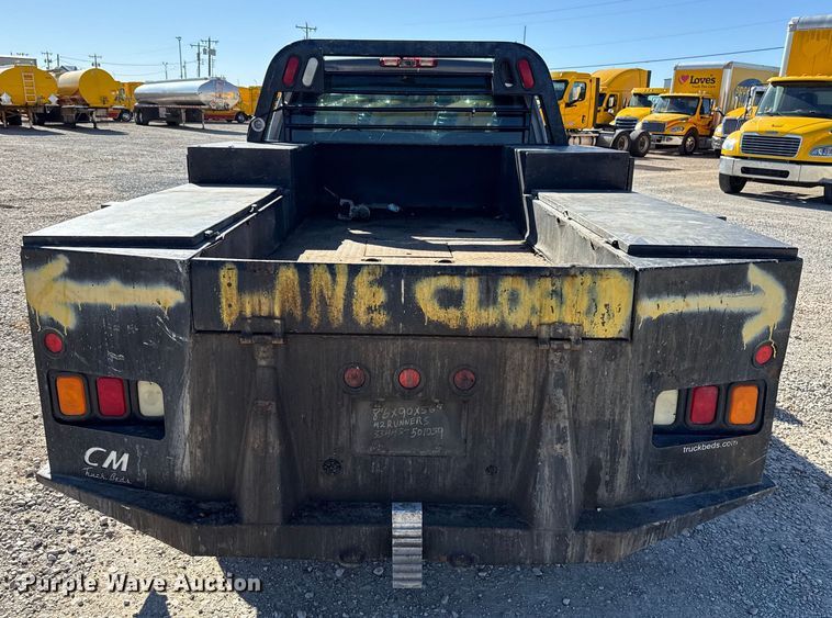 image for item ES5699 2007 Chevrolet Silverado 2500 flatbed pickup truck