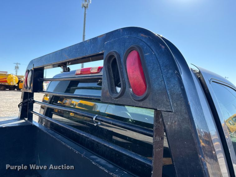 image for item ES5699 2007 Chevrolet Silverado 2500 flatbed pickup truck