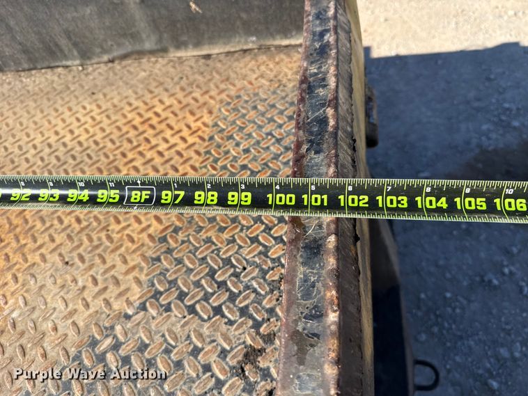 image for item ES5699 2007 Chevrolet Silverado 2500 flatbed pickup truck