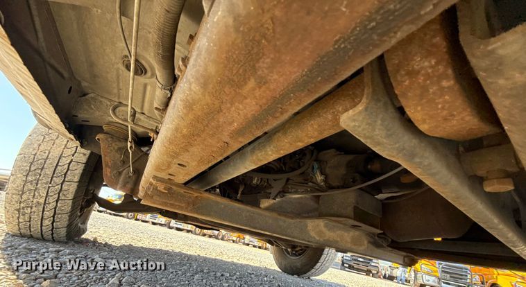 image for item ES5699 2007 Chevrolet Silverado 2500 flatbed pickup truck