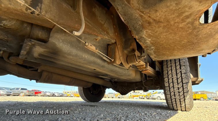 image for item ES5699 2007 Chevrolet Silverado 2500 flatbed pickup truck