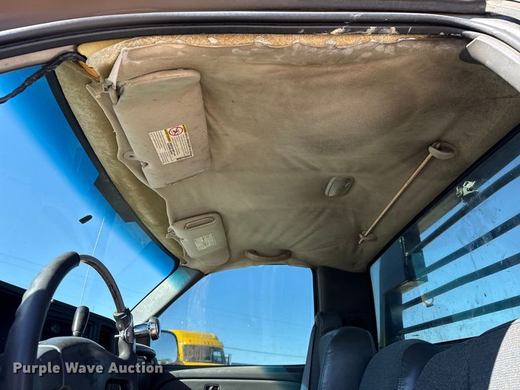 image for item ES5699 2007 Chevrolet Silverado 2500 flatbed pickup truck