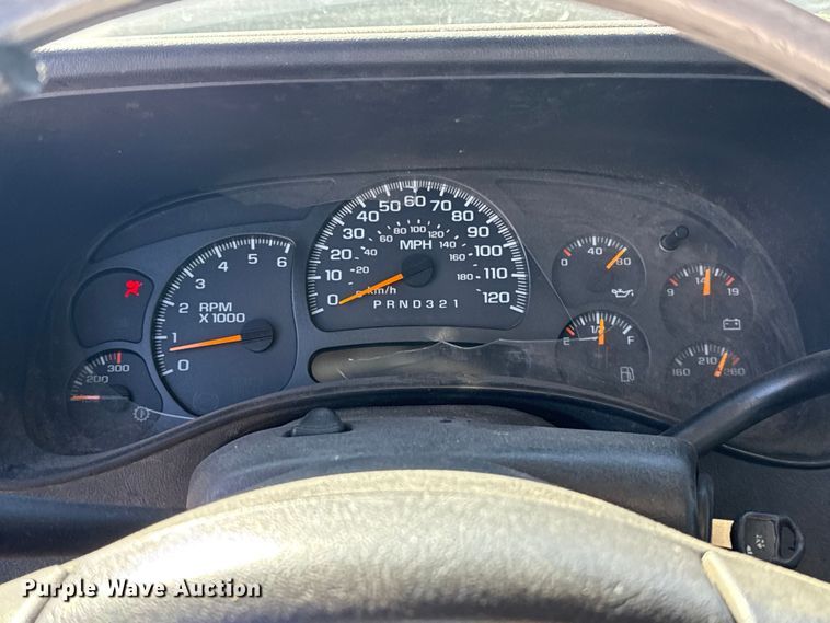 image for item ES5699 2007 Chevrolet Silverado 2500 flatbed pickup truck