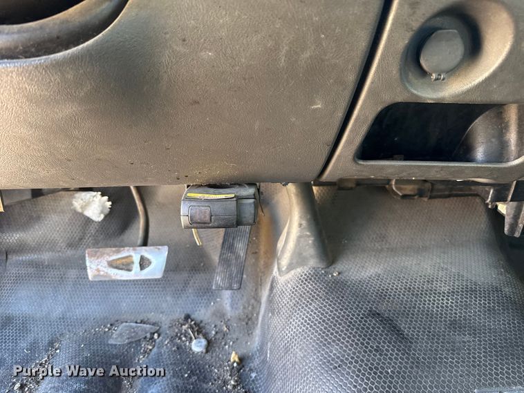 image for item ES5699 2007 Chevrolet Silverado 2500 flatbed pickup truck