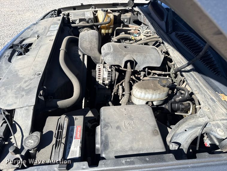 image for item ES5699 2007 Chevrolet Silverado 2500 flatbed pickup truck