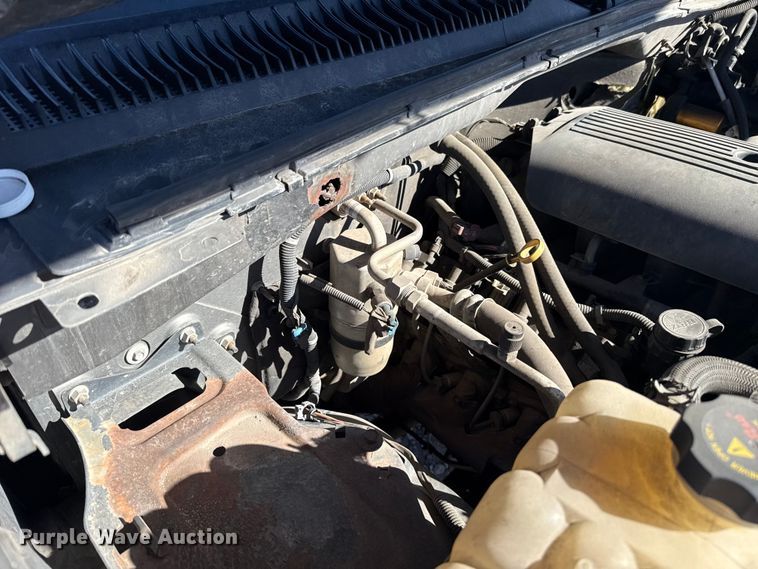 image for item ES5699 2007 Chevrolet Silverado 2500 flatbed pickup truck