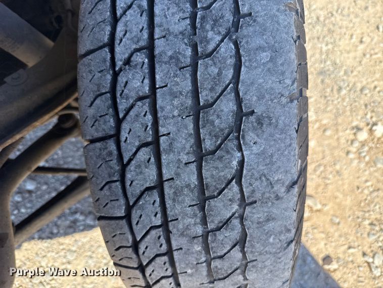 image for item ES5699 2007 Chevrolet Silverado 2500 flatbed pickup truck