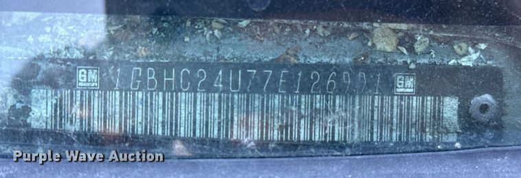 image for item ES5699 2007 Chevrolet Silverado 2500 flatbed pickup truck