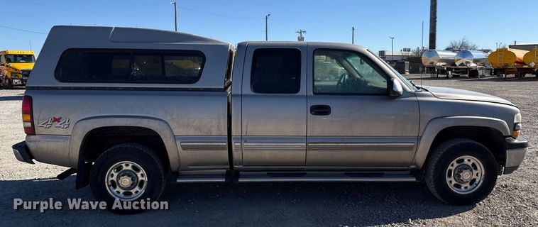 image for item ES5702 1999 Chevrolet Silverado 2500 Ext. Cab pickup truck